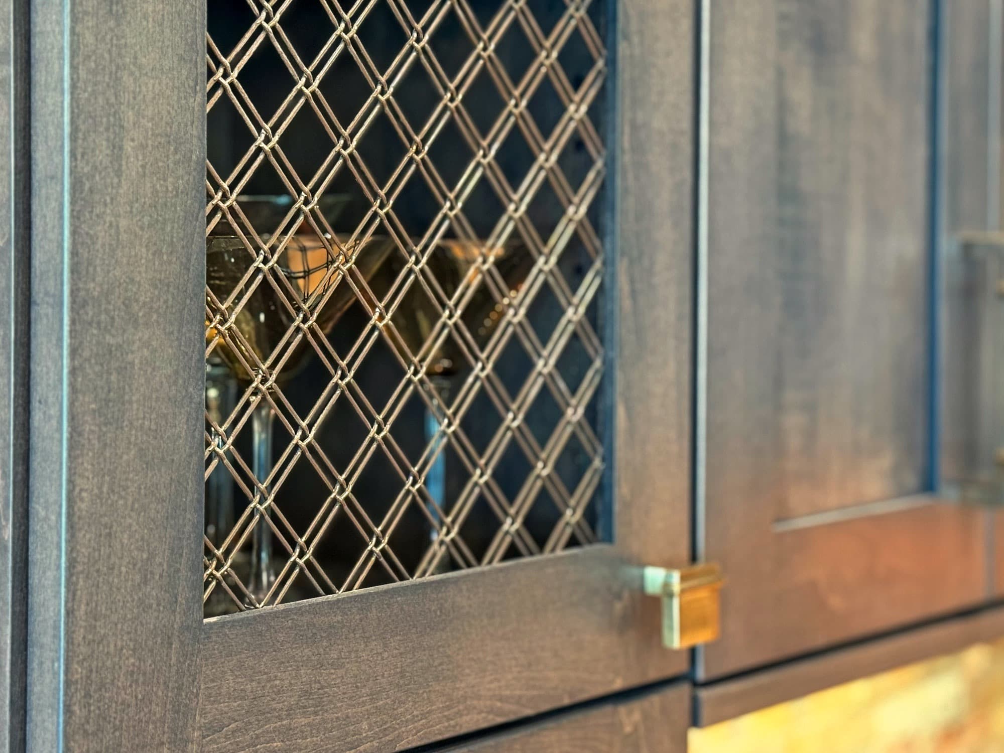 Diamond wire-mesh cabinet door with wine storage